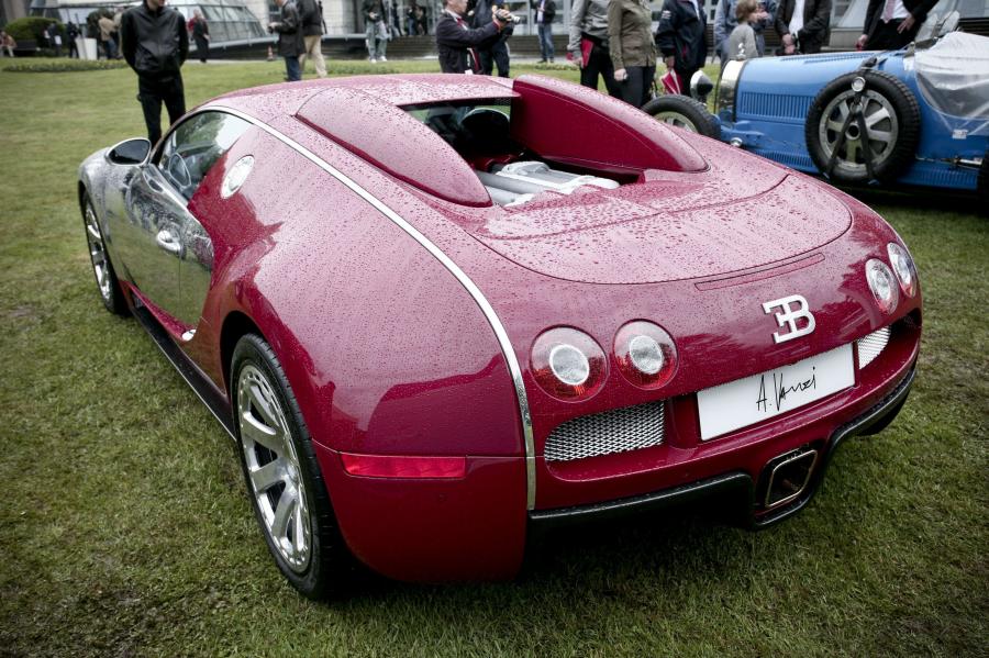  Bugatti Veyron 16.4 Centenaire 2009 года  (фото 23 из 130)